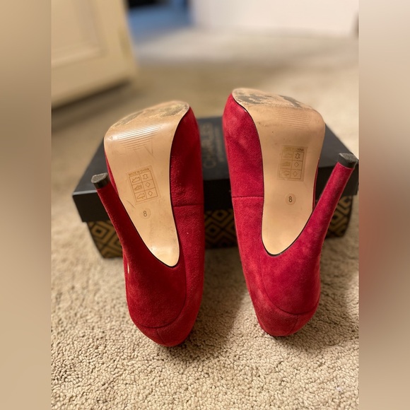 Holiday Heels - Red and Gold Dolce Vita - Picture 4 of 4